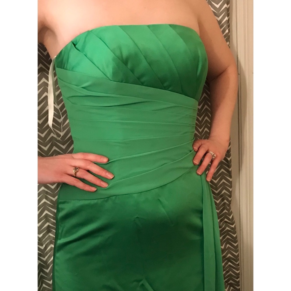 Green gown perfect for prom or bridesmaid
